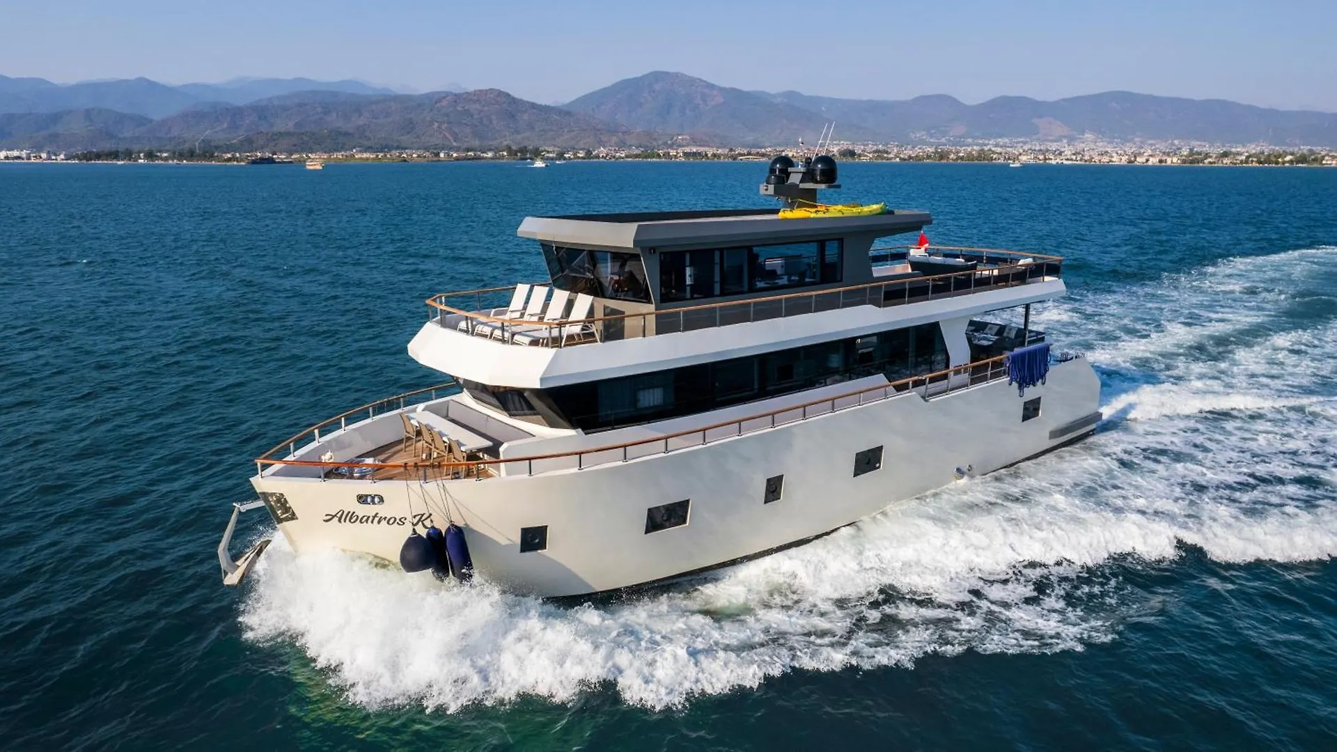 Πλωτό κατάλυμα Explorer Yacht Φετιγιέ