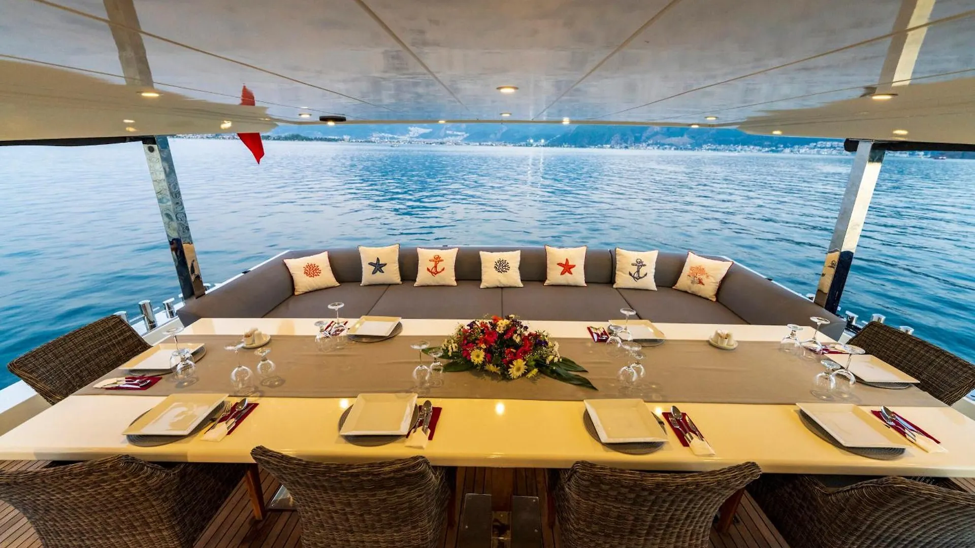 Explorer Yacht Φετιγιέ Πλωτό κατάλυμα