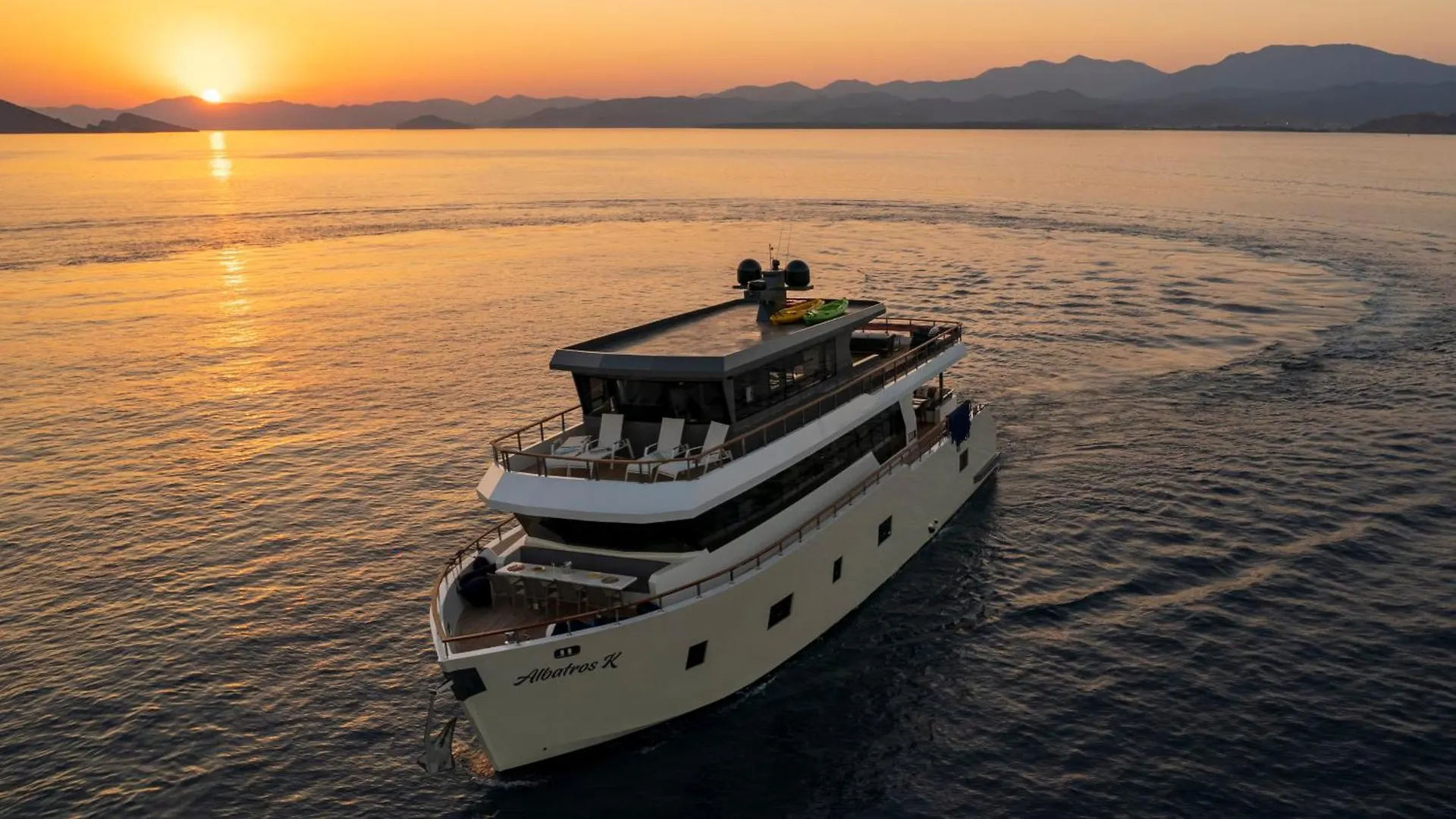 Explorer Yacht Φετιγιέ 0*,